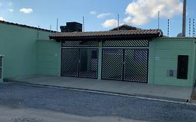Casa, 1 quadra da praia.